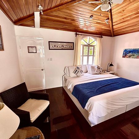 Hotel Angermeyer Waterfront Inn Пуерто Айора Екстериор снимка