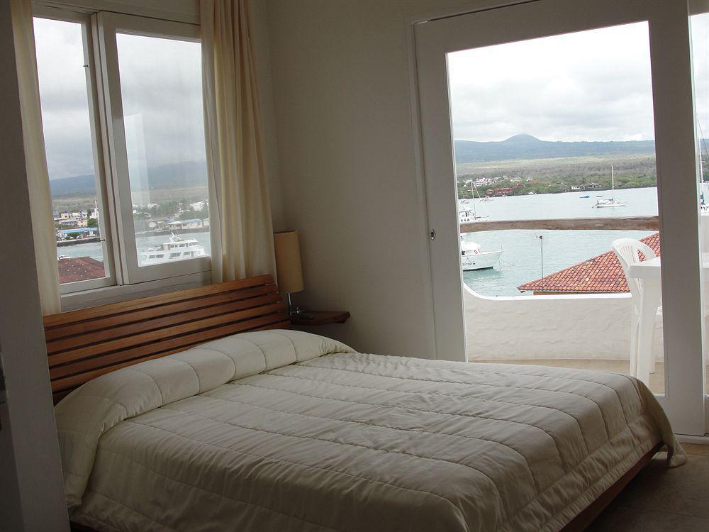 Hotel Angermeyer Waterfront Inn Пуерто Айора Екстериор снимка