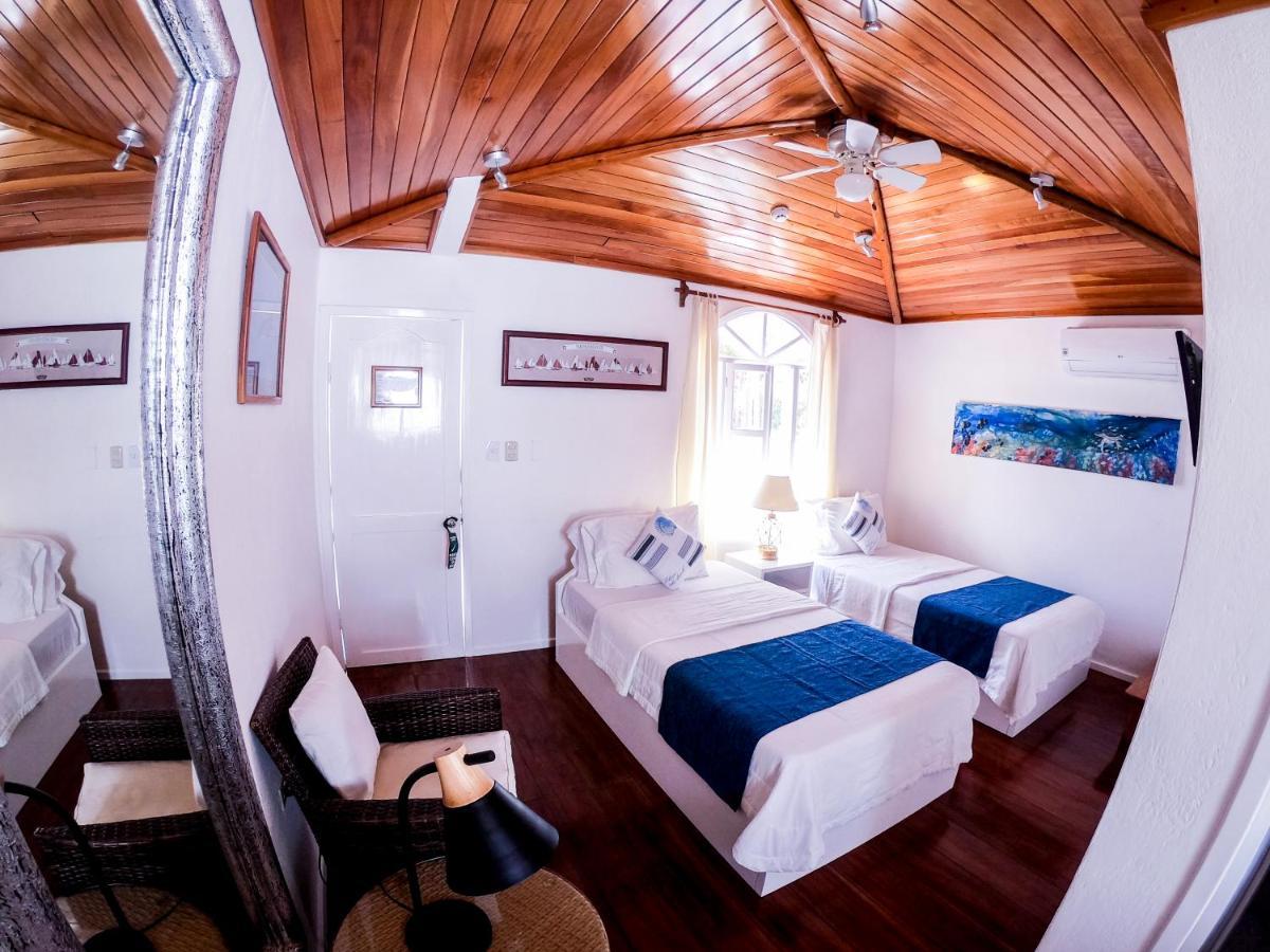 Hotel Angermeyer Waterfront Inn Пуерто Айора Екстериор снимка