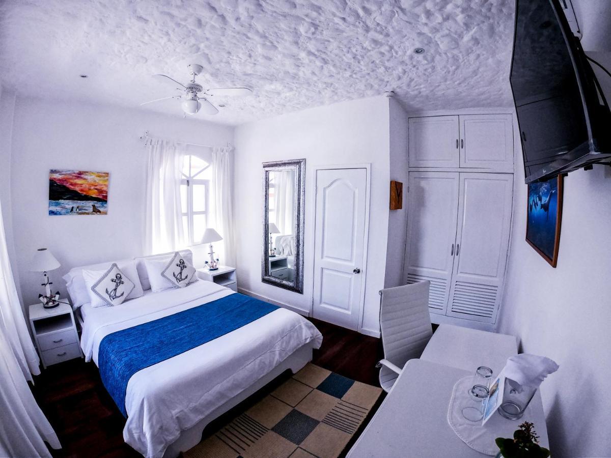 Hotel Angermeyer Waterfront Inn Пуерто Айора Екстериор снимка
