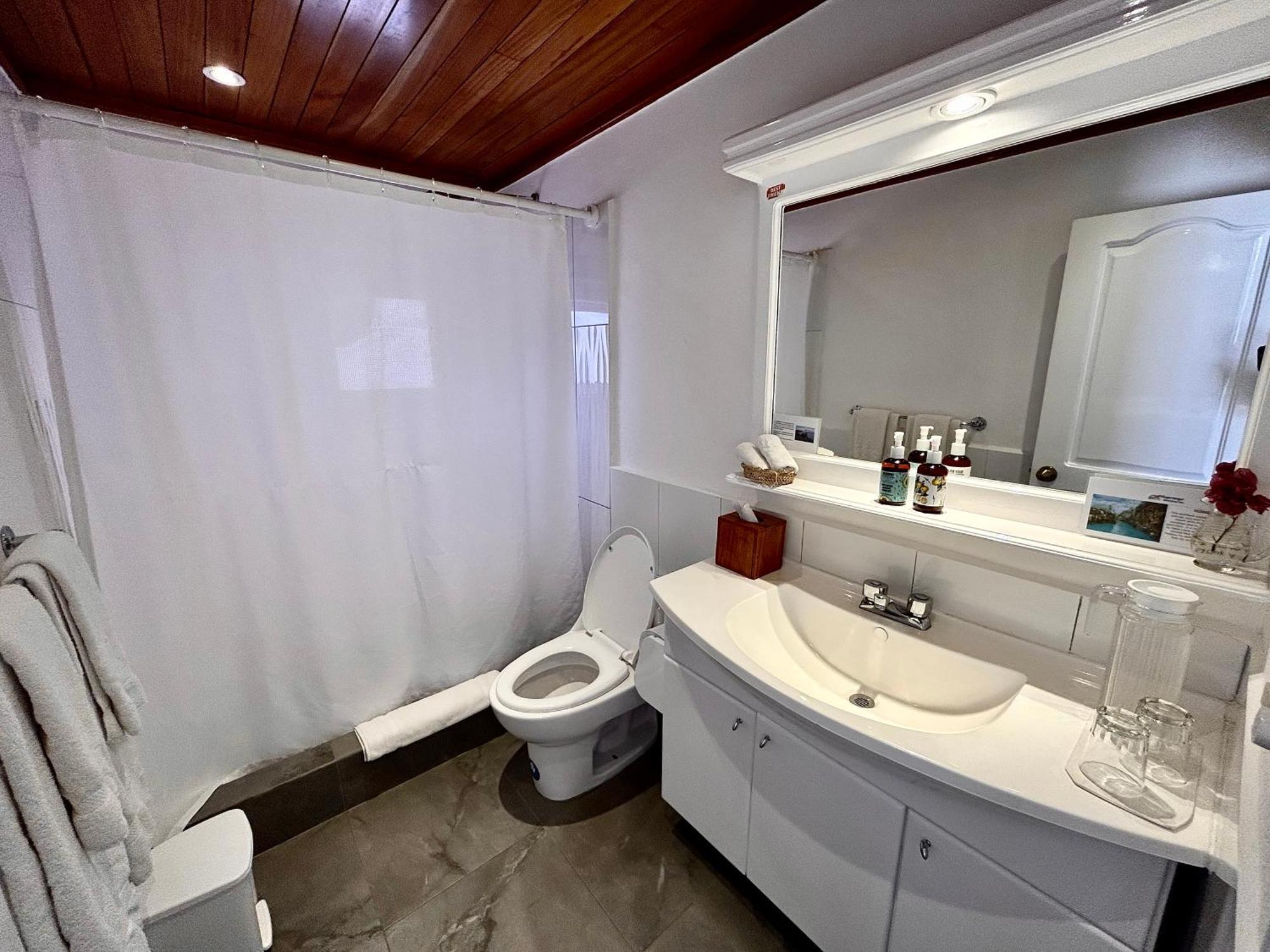 Hotel Angermeyer Waterfront Inn Пуерто Айора Екстериор снимка