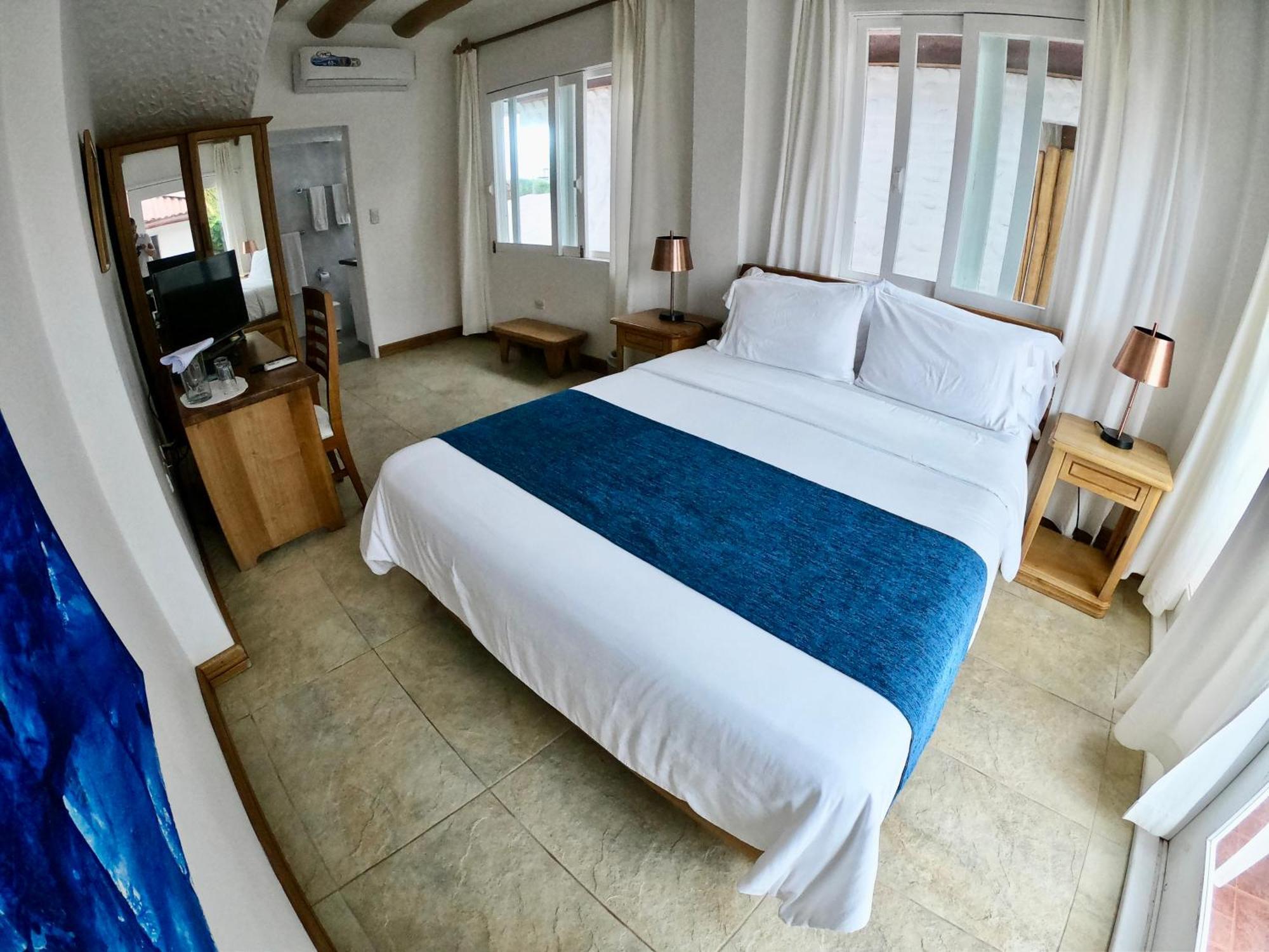 Hotel Angermeyer Waterfront Inn Пуерто Айора Екстериор снимка