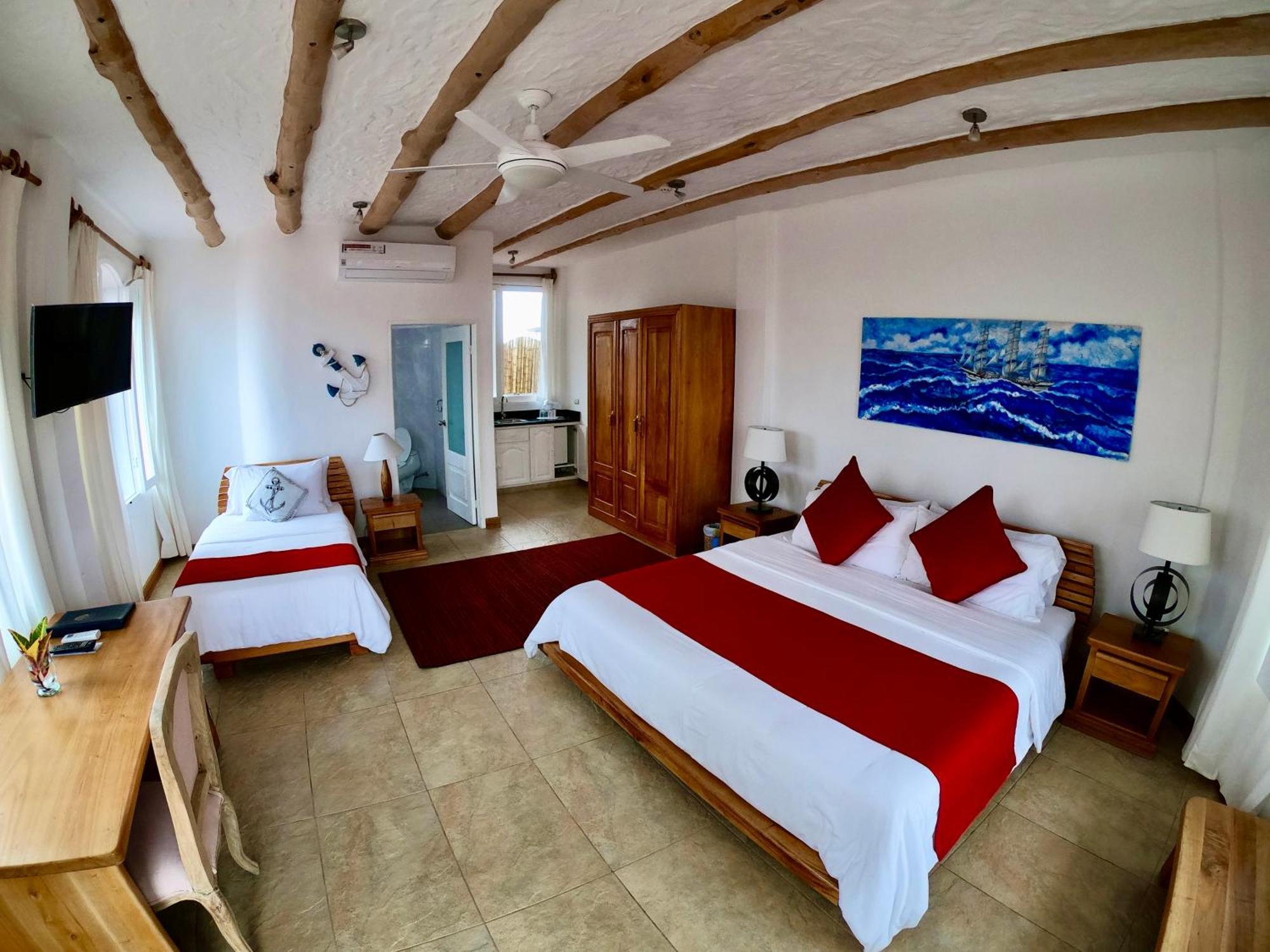 Hotel Angermeyer Waterfront Inn Пуерто Айора Екстериор снимка